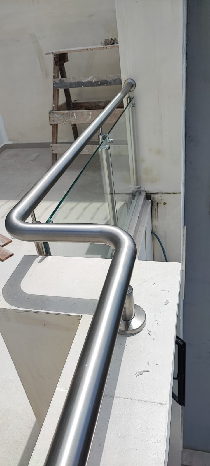 Pasamanos con iluminación LED integrada